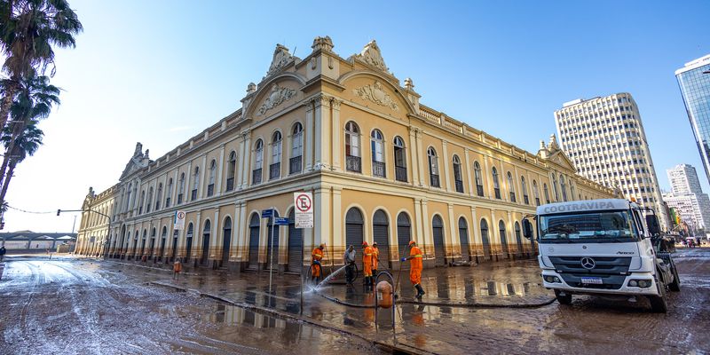 Mercado Público de Porto Alegre é reaberto parcialmente nesta sexta