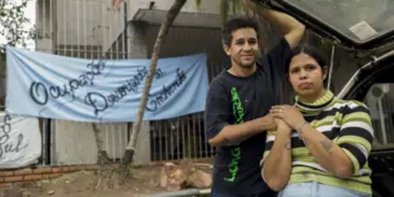 Liziane Pacheco Dutra e o seu marido Anselmo Pereira Gomes, integrantes da ocupação O Rio Mais Grande do Sul. Foto: Bruno Peres/Agência Brasil