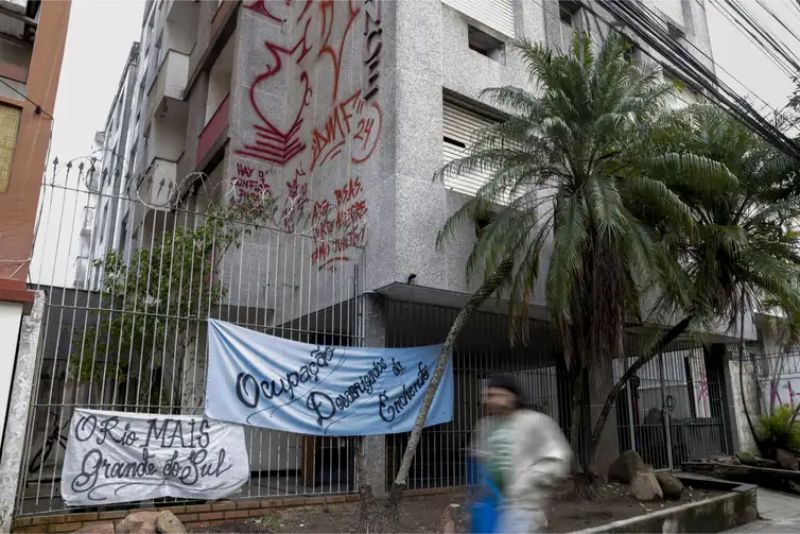 Fachada do prédio aonde vivem integrantes da ocupação O Rio Mais Grande do Sul. Foto: Bruno Peres/Agência Brasil