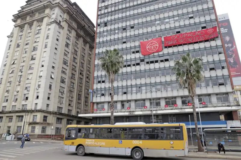 Edifício no Centro Histórico onde vivem famílias de ocupações do MTST. Foto: Bruno Peres/Agência Brasil