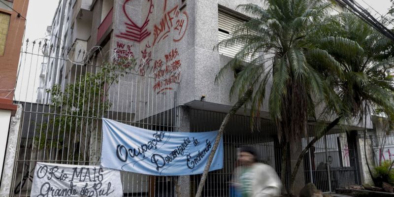 Ocupações de prédios abandonados ganham força em Porto Alegre