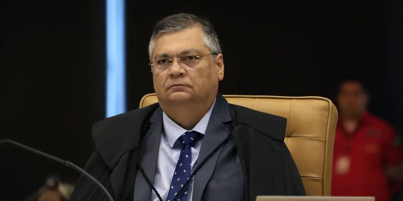 Dino vota a favor da condenação de 15 réus do 8 de janeiro