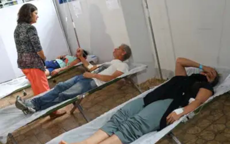 Ministra da Saúde, Nísia Trindade, visita tenda de acolhimento e atendimento para casos suspeitos de dengue na cidade de Ceilândia, região administrativa do Distrito Federal - Fabio Rodrigues-Pozzebom/ Agência Brasil