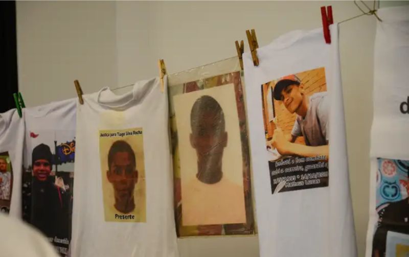 Camisetas expostas em evento no Rio lembram jovens vítimas da violência policial no estado - Tomaz Silva/Agência Brasil