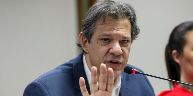 Haddad testa negativo para covid-19 e retoma atividades