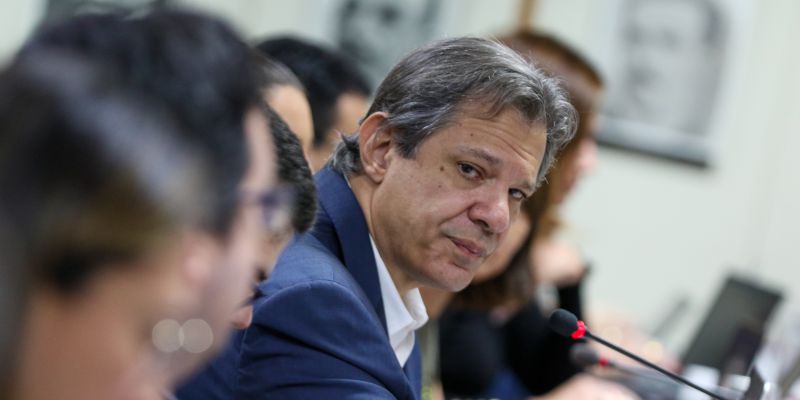 Haddad testa positivo para covid-19