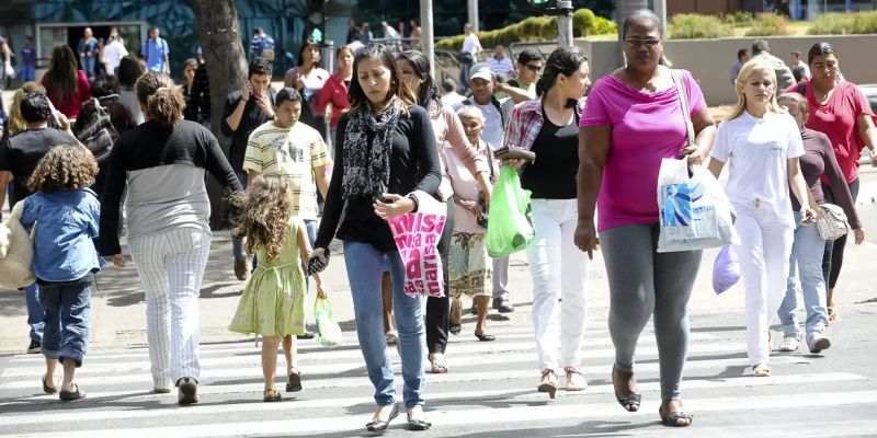 Taxa de desemprego fica em 7,6% no trimestre encerrado em janeiro